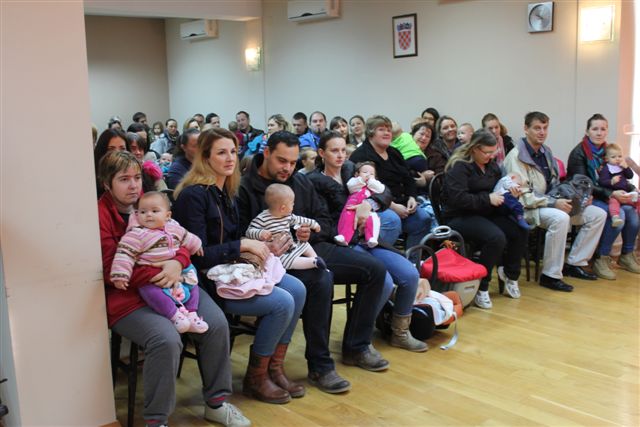 Sveti Nikola darivao bebe Općine Križ