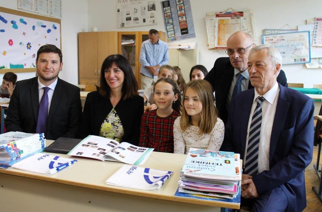 Ministrica Divjak i potpredsjednik Vlade Štromar na prvom danu škole u Križu