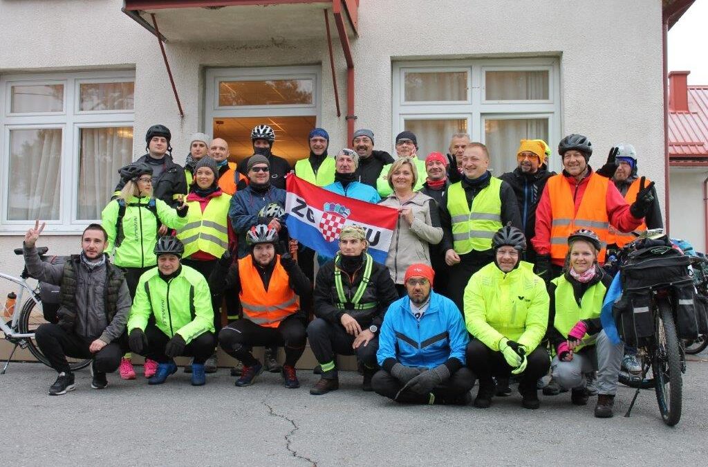 NAČELNIK MAGDIĆ I TRIDESETAK BICIKLISTA KRENULO PUT VUKOVARA