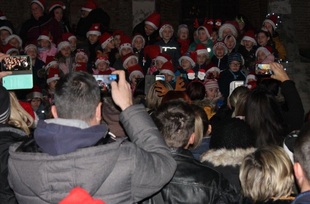 Paljenjem lampica na boru počinje Advent u Općini Križ