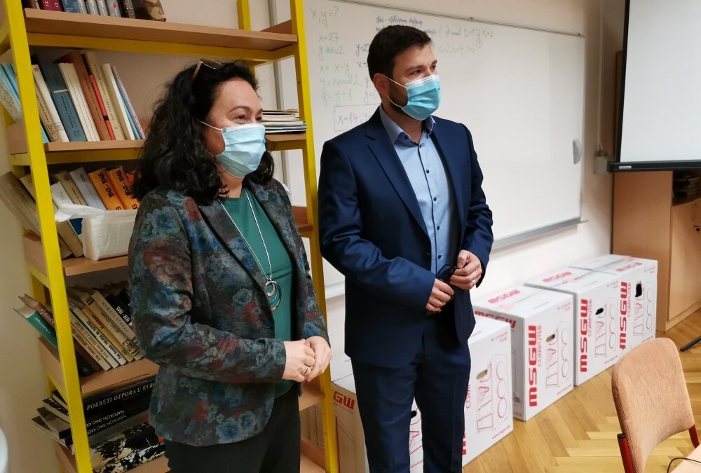 GIMNAZIJI U KRIŽU KUPLJENO 5 NOVIH RAČUNALA