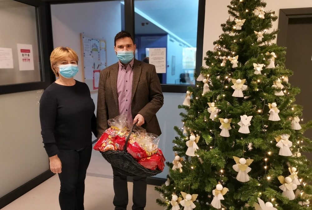 Mališanima Dječjeg vrtića Križić-kružić predstava i slatkiši za Božić!