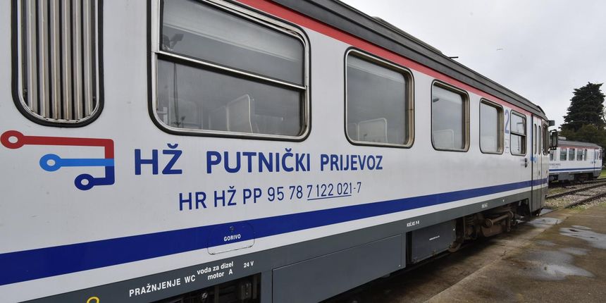 DOGOVORENE IZMJENE VOZNOG REDA S HŽ-om, dva nova vlaka od sada staju u Novoselcu.