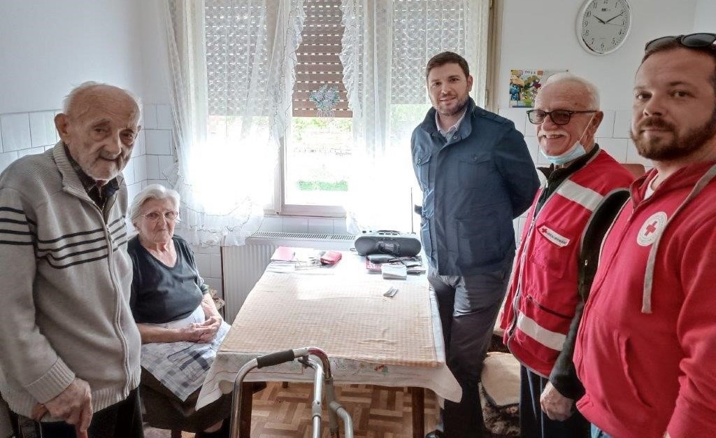 DARIVANJE OSOBA STARIJIH OD 90 GODINA