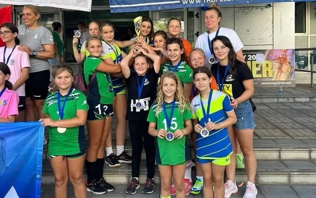 Čestitke malim rukometašicama ŽRK Trnina Križ  na srebru osvojenom u Smederevu!