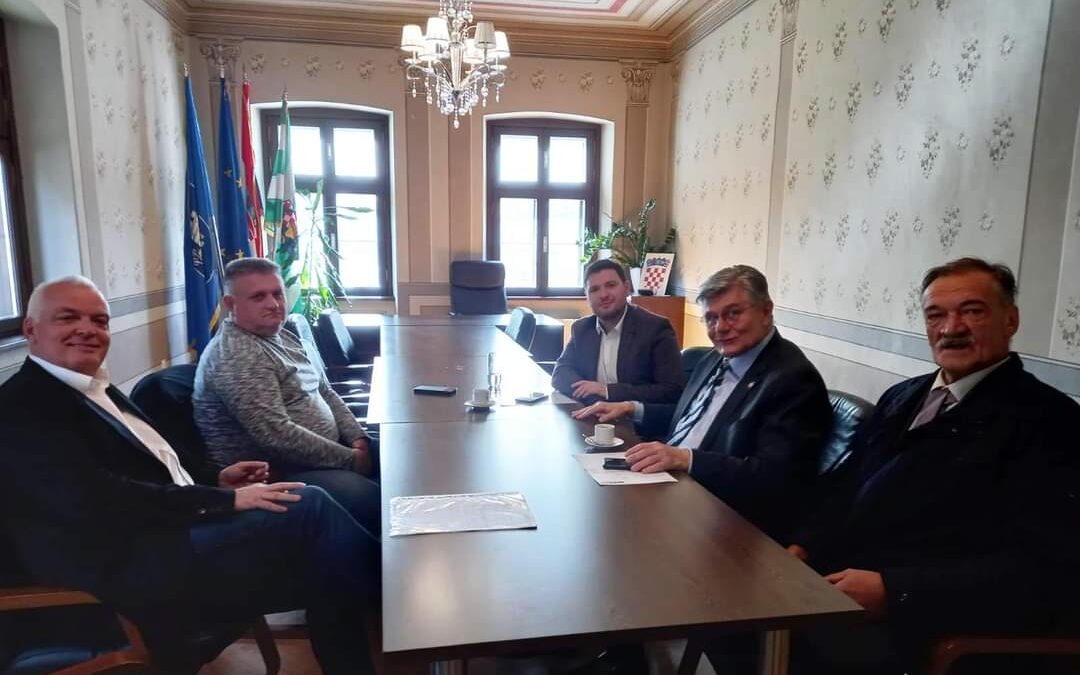 Zajednički pokrenute inicijative za nabavu novog vozila hitne pomoći i mamografa
