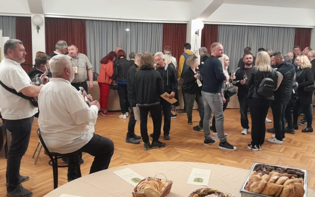 NAJBOLJA VINA 13. IZLOŽBE VINA VINOGRADARA I VINARA ŠKAF KRIŽ