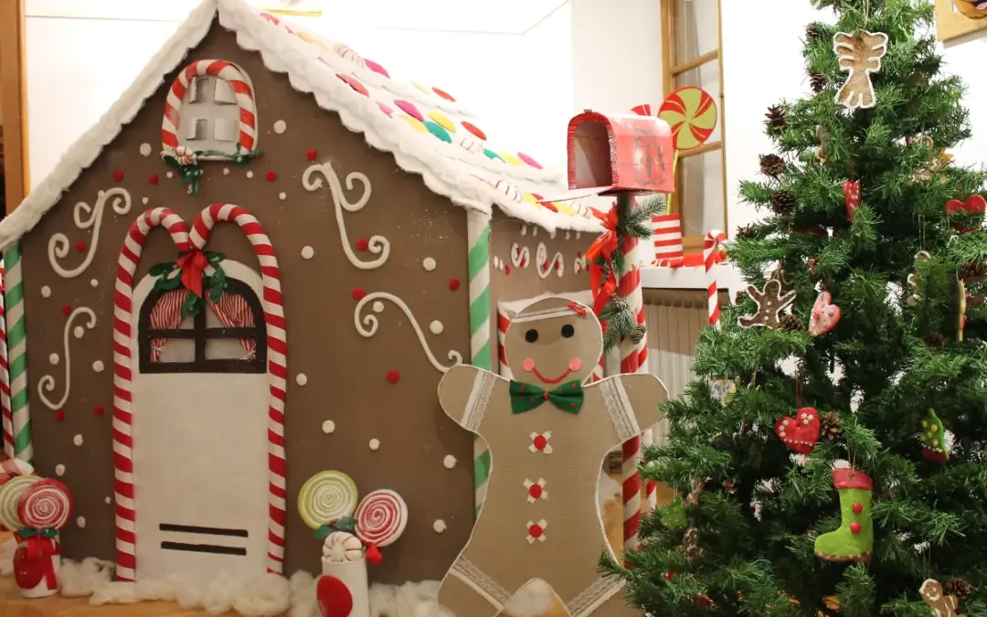 IZLOŽBA „ČAROLIJA BOŽIĆA“ UDRUGE ŽENSKE RUKE