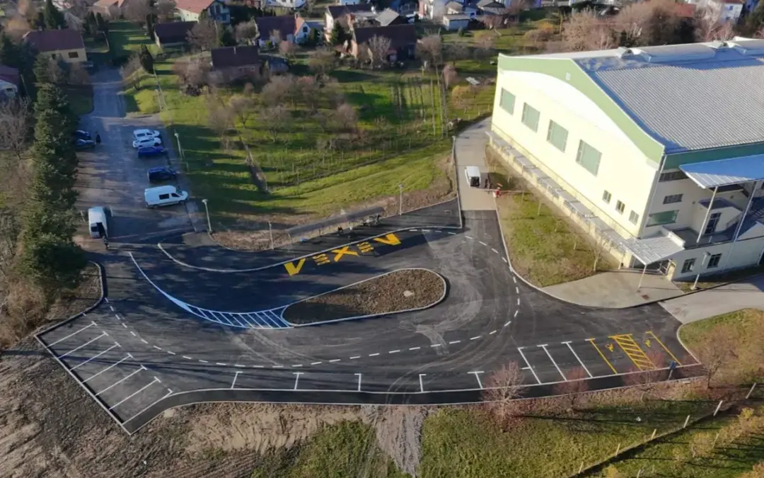 ZAVRŠENA IZGRADNJA AUTOBUSNOG STAJALIŠTA IZA ŠKOLSKE SPORTSKE DVORANE U KRIŽU